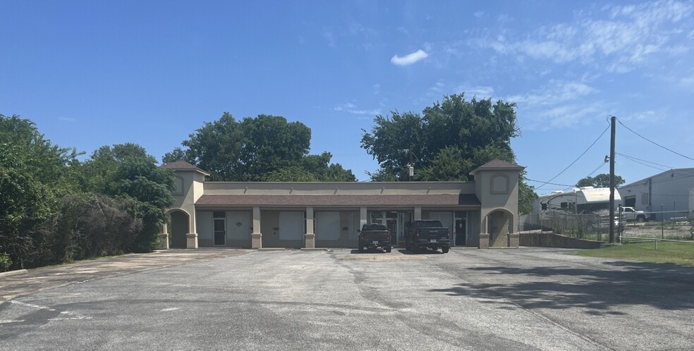 9516 W Camp Bowie, Fort Worth, TX for lease - Building Photo - Image 2 of 3