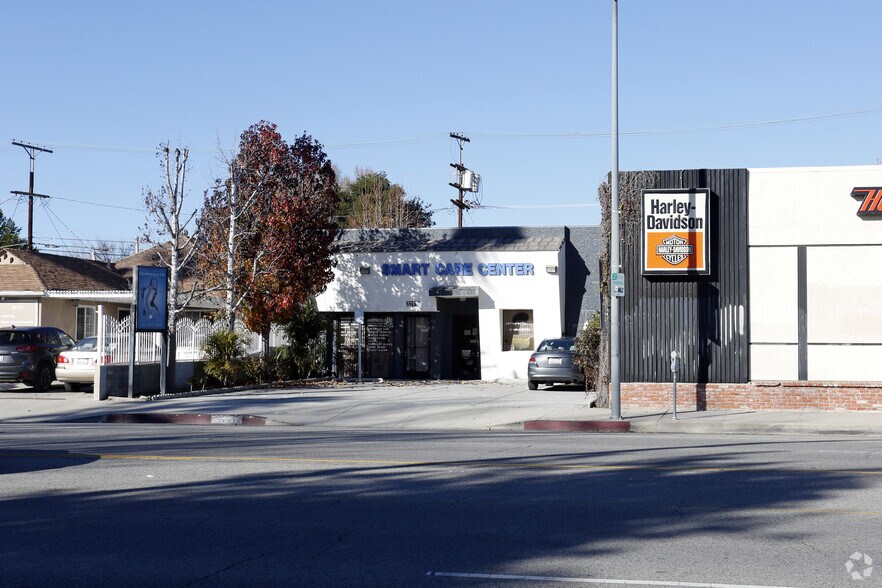 22119 Sherman Way, Canoga Park, CA à louer - Photo du bâtiment - Image 2 de 24