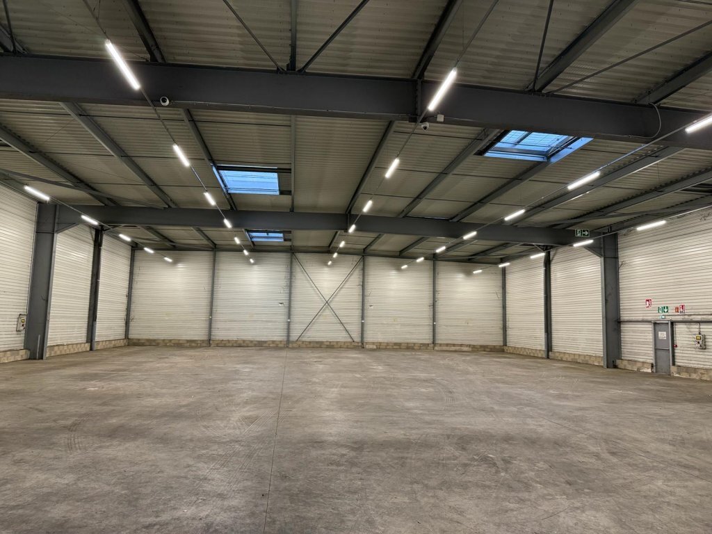 Flex in Dijon for lease Interior Photo- Image 1 of 5