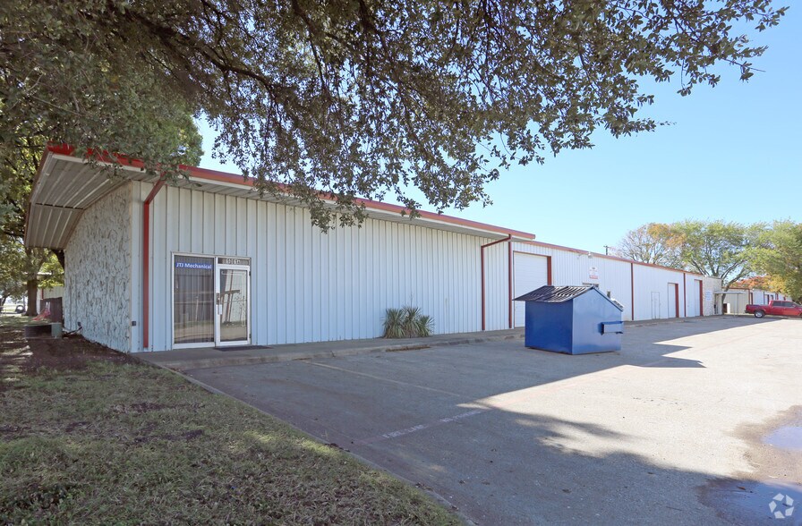 1013 S IH 45, Hutchins, TX à louer - Photo du bâtiment - Image 3 de 9