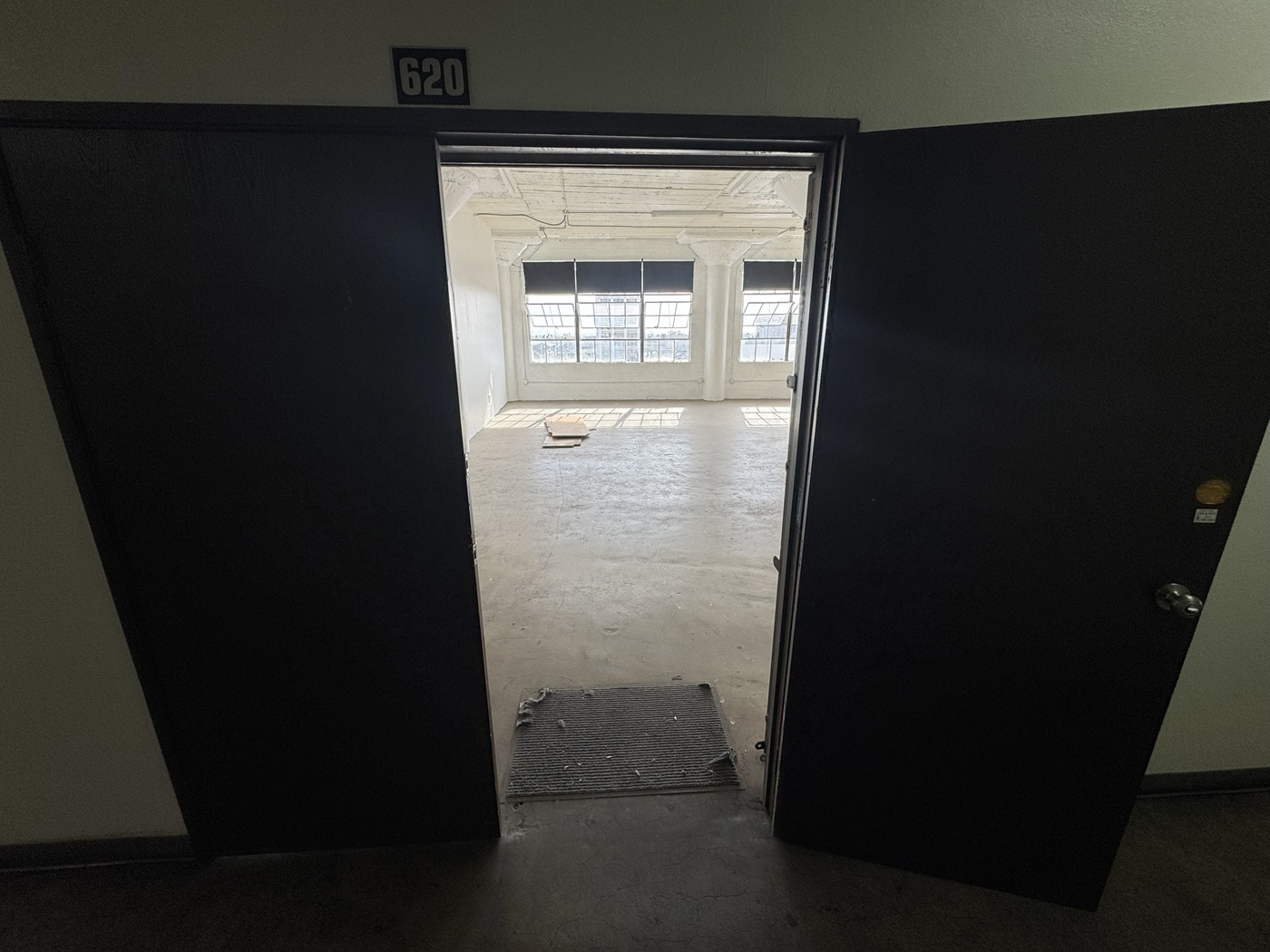 1048 Santee St, Los Angeles, CA for lease Interior Photo- Image 1 of 8