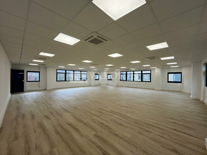 Avenue Jean-René Guillibert Gautier De La Lauzière, Aix-en-Provence for lease - Interior Photo - Image 3 of 12