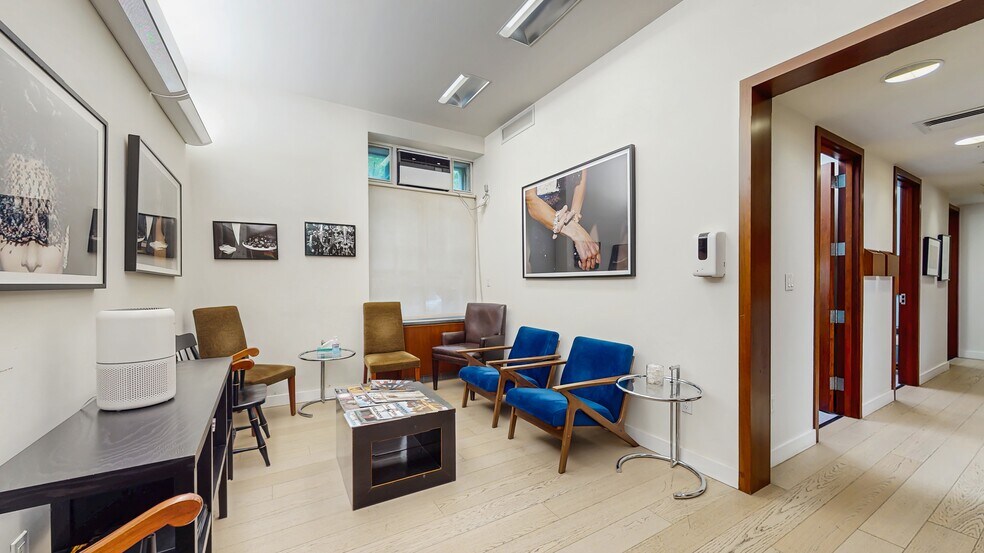 905 5th Ave, New York, NY à vendre - Photo du bâtiment - Image 3 de 18