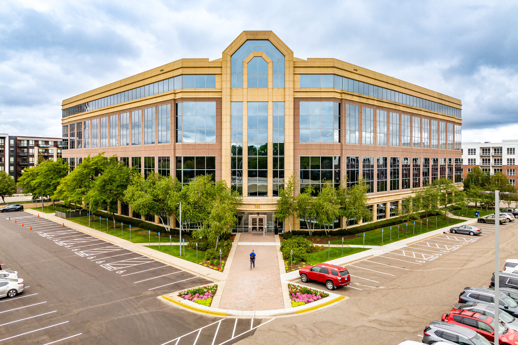 701 S Xenia Ave, Golden Valley, MN for lease Building Photo- Image 1 of 26