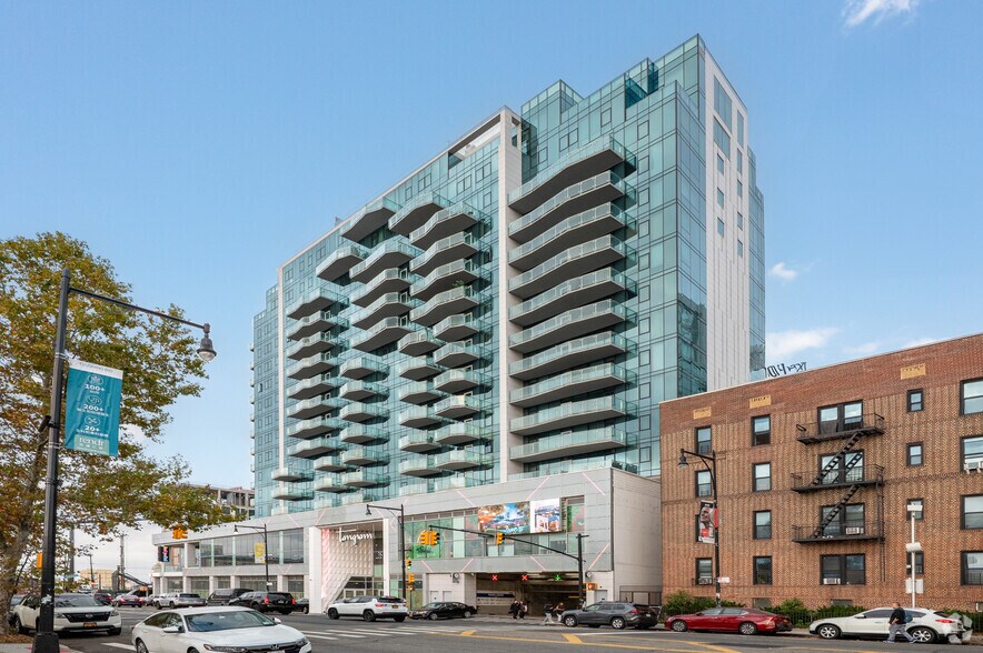 37-12 Prince St, Flushing, NY à louer - Photo du bâtiment - Image 3 de 9