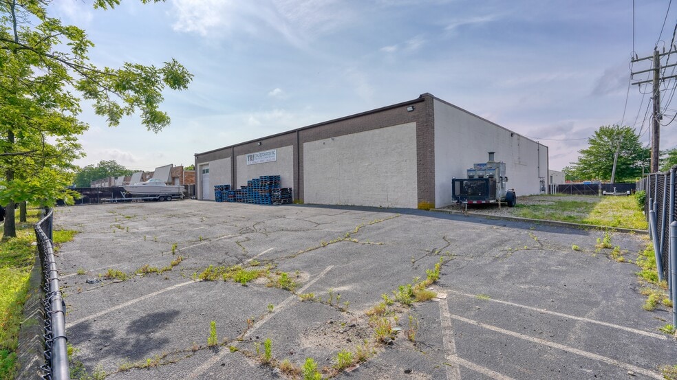840 S 1st St, Ronkonkoma, NY for sale - Building Photo - Image 3 of 7