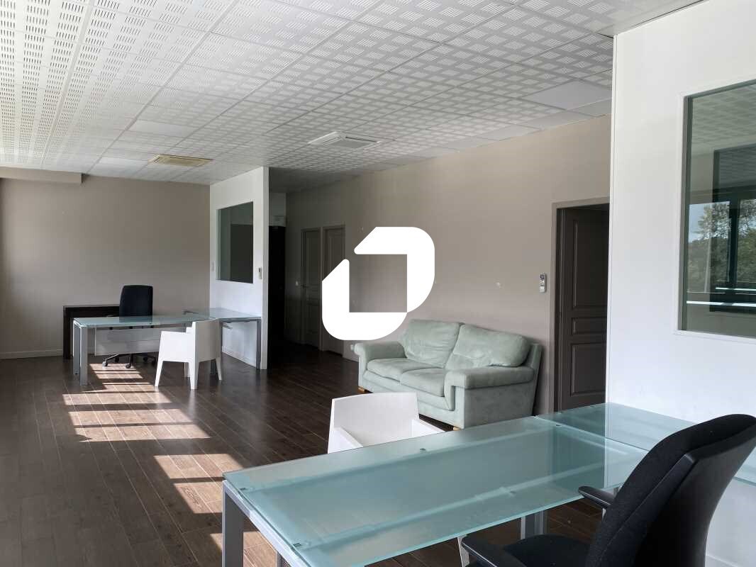 Office in Mérignac for lease Interior Photo- Image 1 of 8