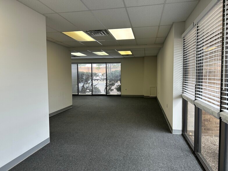 7905 Browning Rd, Pennsauken, NJ à louer - Photo du bâtiment - Image 3 de 11