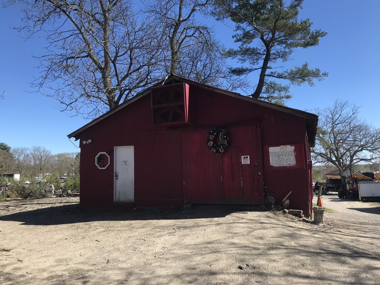 520 Horseblock Rd, Farmingville, NY à vendre - Photo principale - Image 1 de 1