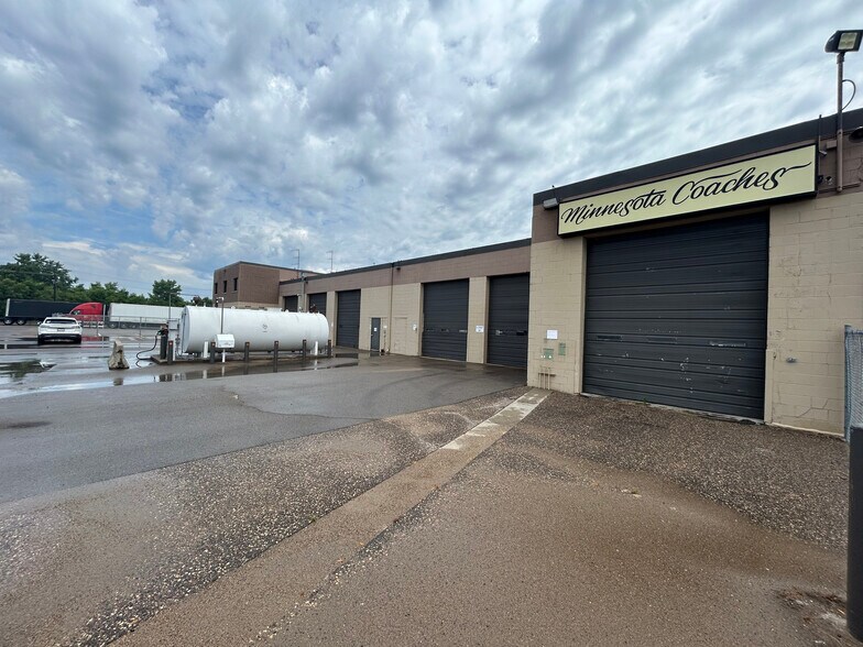 570 Hardman Ave S, South Saint Paul, MN à vendre - Photo du bâtiment - Image 2 de 9