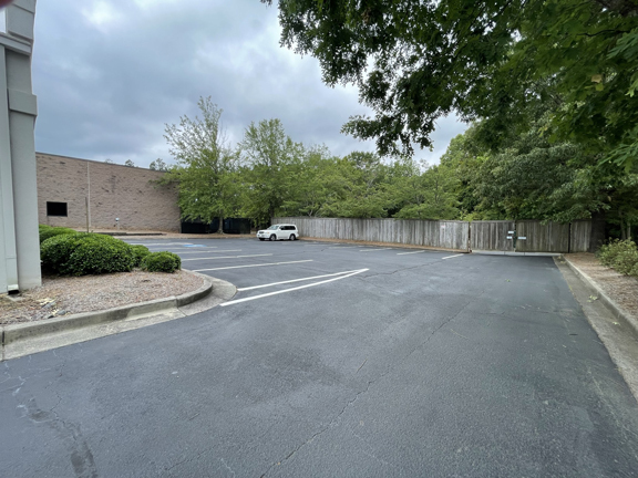 5090 Old Ellis Pt, Roswell, GA for lease - Building Photo - Image 3 of 11