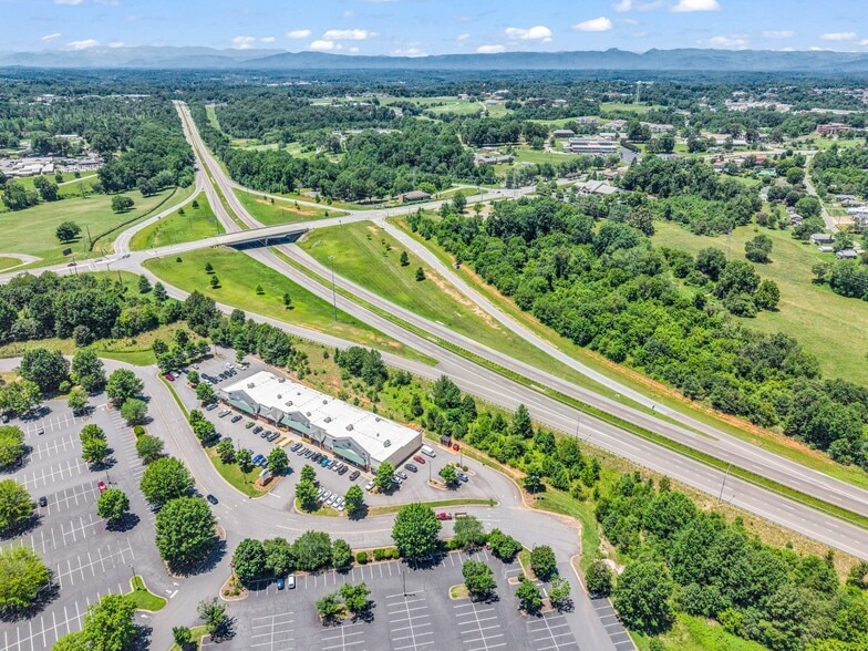 104-168 Fiddlers Run Blvd, Morganton, NC for lease - Building Photo - Image 3 of 32