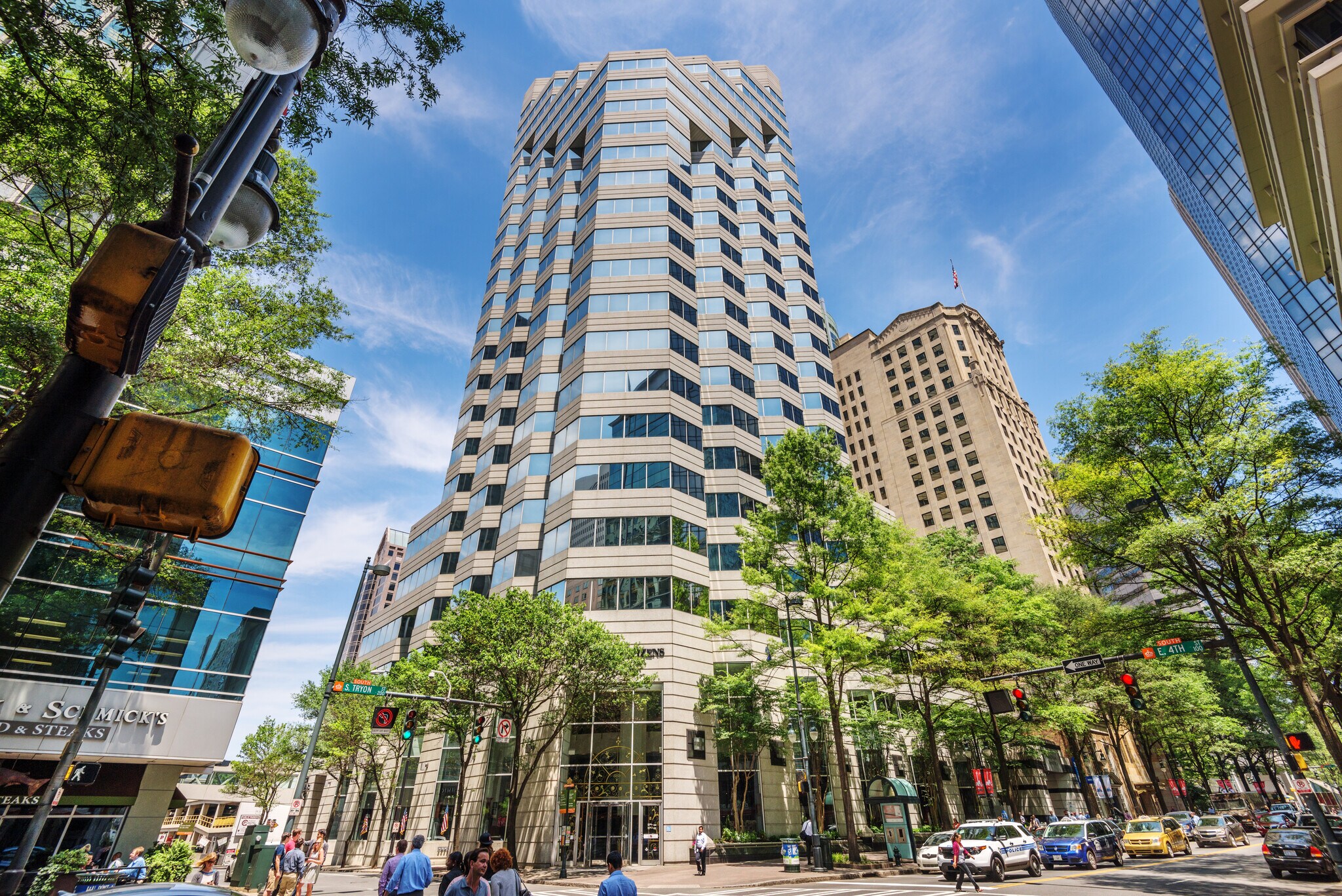 128 S Tryon St, Charlotte, NC à louer Photo du bâtiment- Image 1 de 20