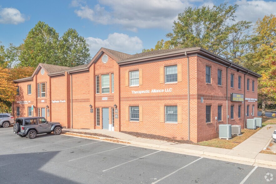 10529-10535 Crestwood Dr, Manassas, VA à louer - Photo du bâtiment - Image 2 de 12