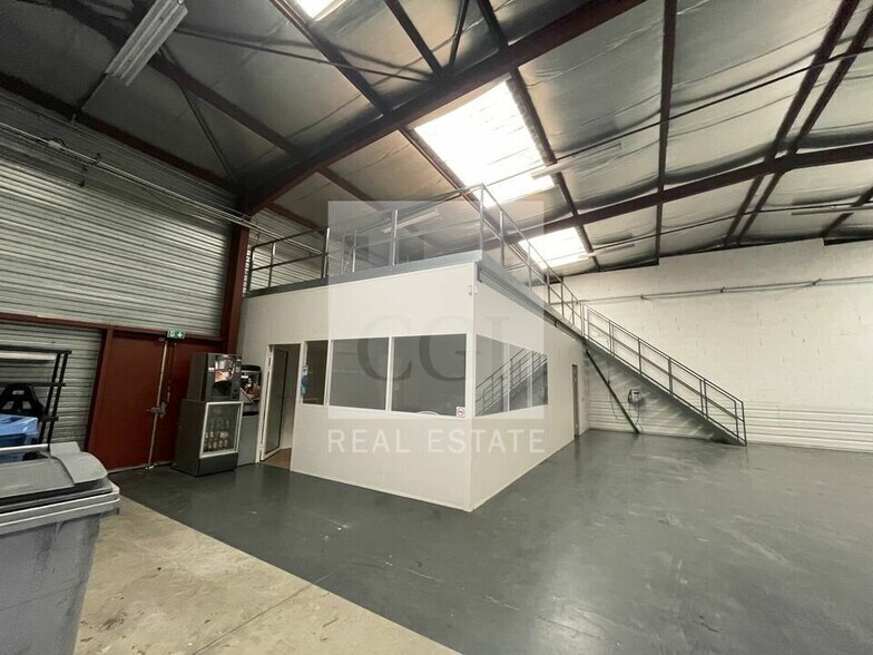Flex in Fontaine for lease - Interior Photo - Image 1 of 6
