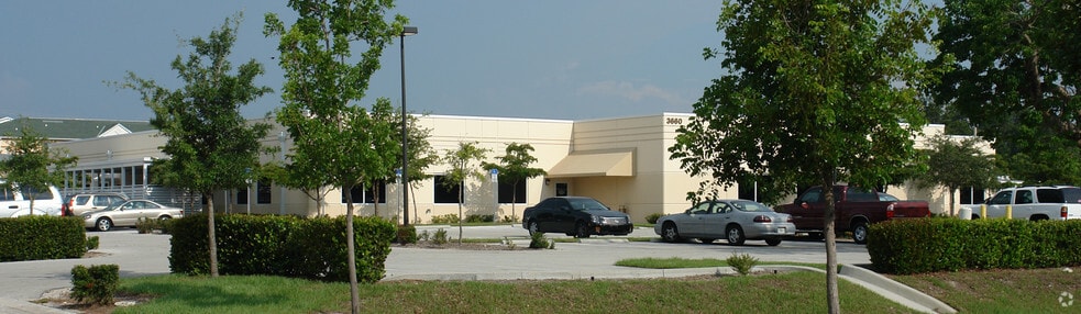 3660 Broadway Ave, Fort Myers, FL à vendre - Photo du bâtiment - Image 3 de 5