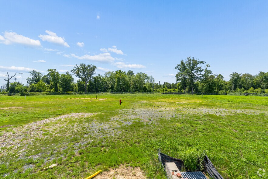 6151 Allentown Rd, Camp Springs, MD à vendre - Photo du bâtiment - Image 3 de 8
