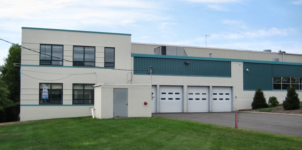 745 Joyce Kilmer Ave, New Brunswick, NJ à louer - Photo du bâtiment - Image 2 de 20
