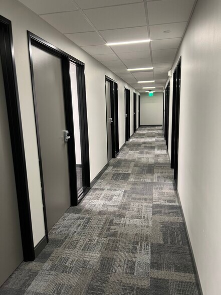 380 S Melrose Dr, Vista, CA à louer - Photo intérieure - Image 2 de 6