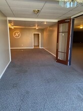 677 Dawson Dr, Newark, DE for lease Interior Photo- Image 2 of 5
