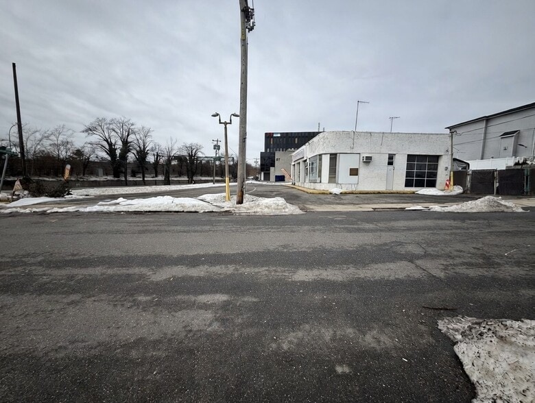 91 Powerhouse Rd, Roslyn Heights, NY for lease - Building Photo - Image 2 of 6