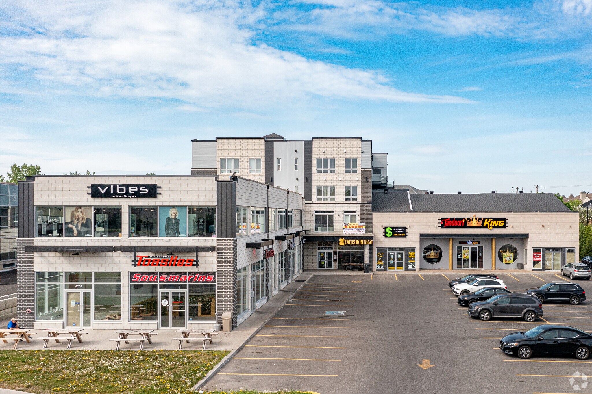 4708-4744 Boul Saint-Jean, Montréal, QC à vendre Photo du bâtiment- Image 1 de 1