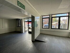 Flex in Argenteuil for lease Interior Photo- Image 1 of 12