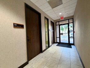 2929 Mossrock Dr, San Antonio, TX for lease Interior Photo- Image 1 of 6