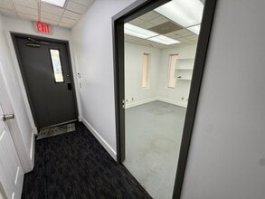 911 S 8th St, Fernandina Beach, FL à louer Photo intérieure- Image 2 de 6