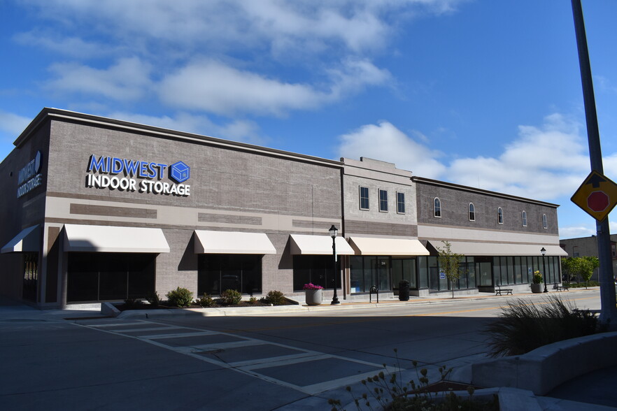 314 W Milwaukee St, Janesville, WI for lease - Building Photo - Image 1 of 10