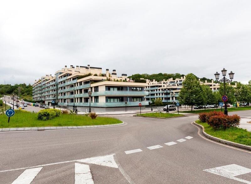 Calle Tapia de Casariego, Oviedo, Asturias for sale - Building Photo - Image 1 of 22