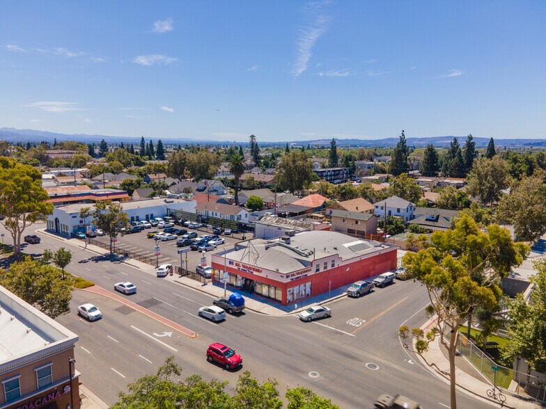 506 E First St, Santa Ana, CA à vendre - Photo du bâtiment - Image 2 de 7