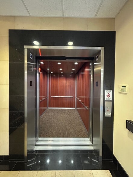 161 S Spruce St, South San Francisco, CA for lease - Building Photo - Image 3 of 23