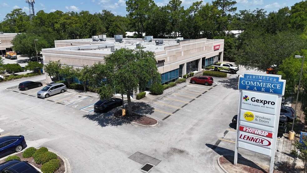 7818 Philips Hwy, Jacksonville, FL for lease - Building Photo - Image 3 of 6