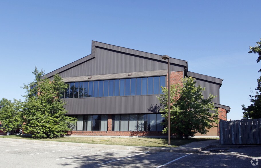 120 Matheson Blvd E, Mississauga, ON à louer - Photo du bâtiment - Image 2 de 2
