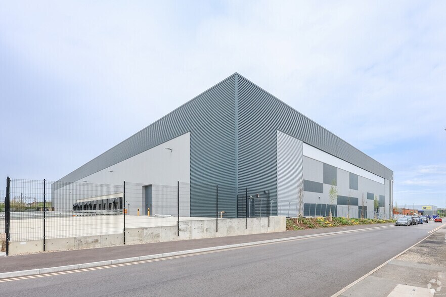 M140 Third Av, Milton Keynes à louer - Photo du bâtiment - Image 1 de 12