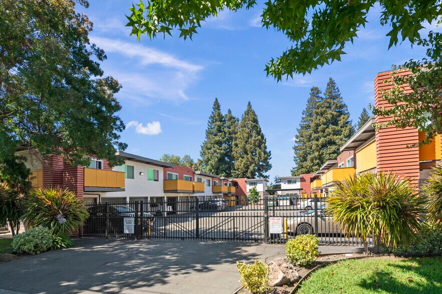 25013-25021 Cypress Ave, Hayward, CA à vendre - Photo du bâtiment - Image 2 de 20