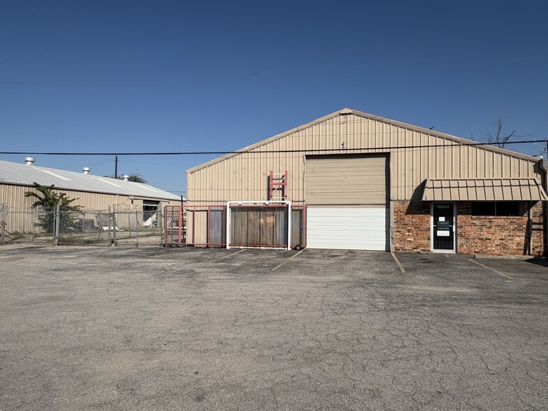 10612 Hempstead Rd, Houston, TX for lease - Building Photo - Image 2 of 9