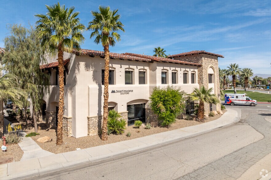51625 Desert Club Dr, La Quinta, CA à louer - Photo du bâtiment - Image 2 de 10