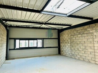 Plus de détails pour Local d'activités à louer