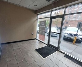 11-21 Knolls Crescent, Bronx, NY for lease Interior Photo- Image 2 of 3