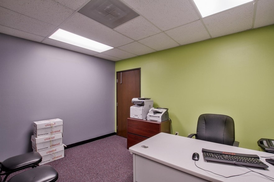 7370 E 37th St, Wichita, KS for lease - Building Photo - Image 2 of 36