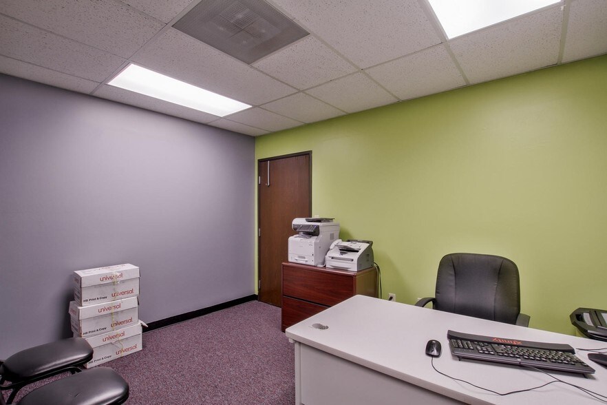 7370 E 37th St, Wichita, KS à louer - Photo du bâtiment - Image 2 de 36