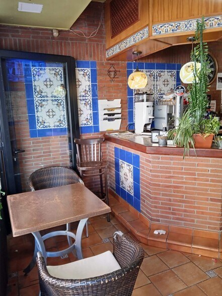 Commerce de détail dans León à louer - Photo du bâtiment - Image 2 de 33