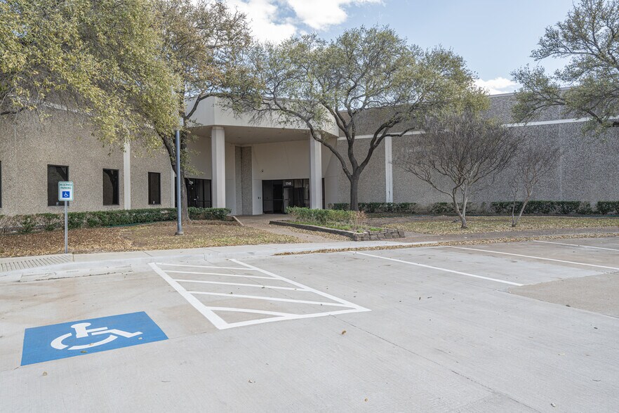 1720-1750 Hurd Dr, Irving, TX à louer - Vidéo aérienne - Image 2 de 15