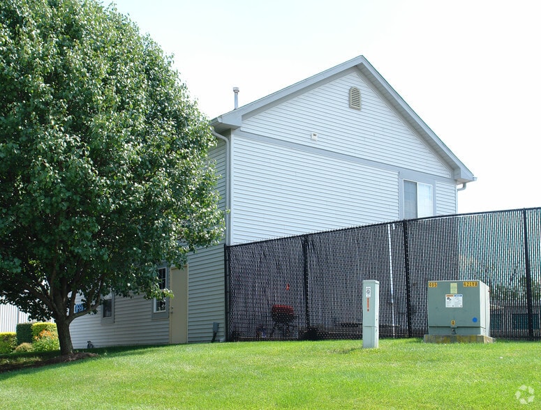 8051 Windham Lake Dr, Indianapolis, IN for lease - Building Photo - Image 2 of 2