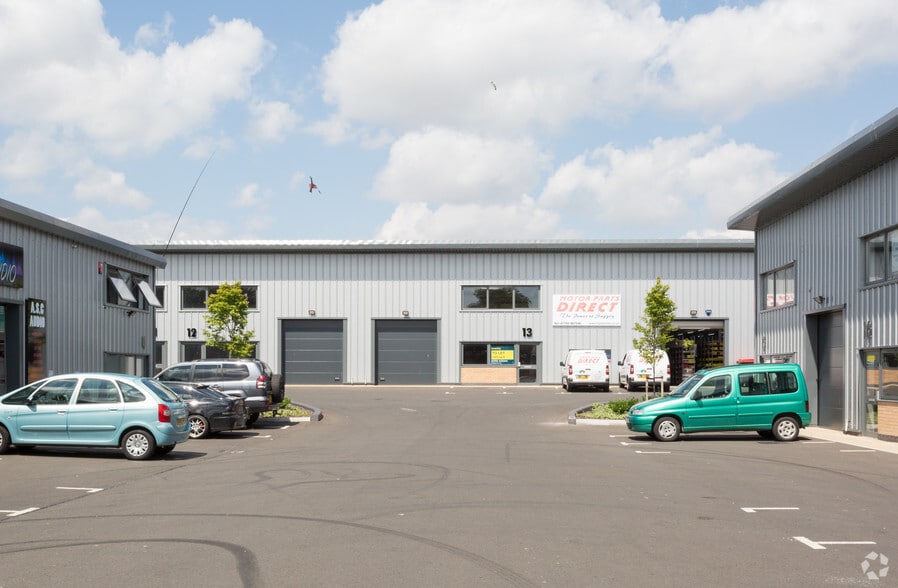 Kembrey St, Swindon for lease - Primary Photo - Image 1 of 7