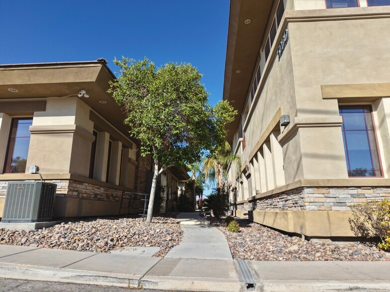 5230 W Patrick Ln, Las Vegas, NV for lease - Building Photo - Image 3 of 18