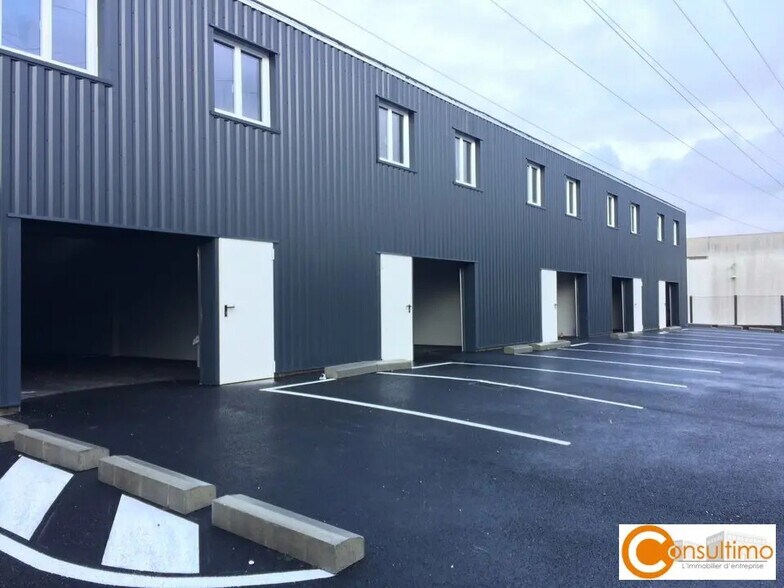 Flex in Bordeaux for lease - Building Photo - Image 2 of 3