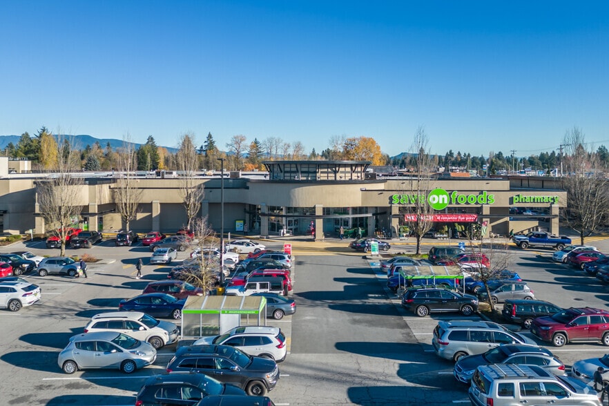 20395 Lougheed Hwy, Maple Ridge, BC à louer - Photo du bâtiment - Image 2 de 7